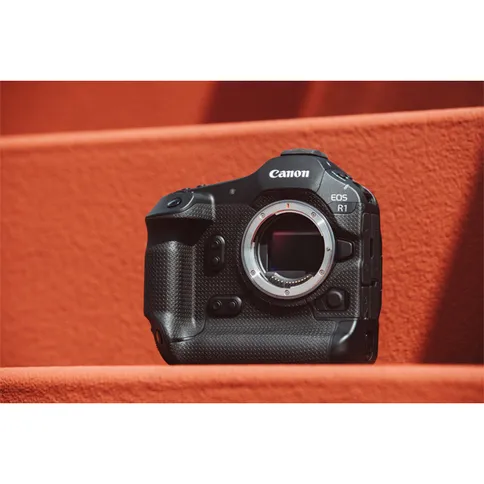 canon-r1-lifestyle_1.jpg