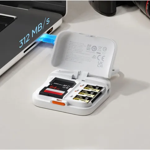 Insta360-2-in-1-Card-Reader-Case_6.jpg