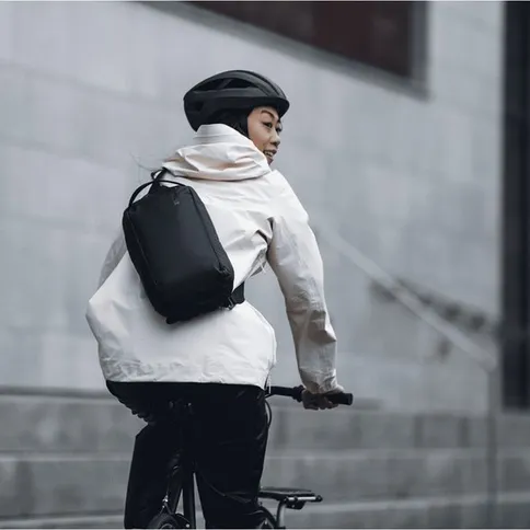 Thule-Tact-Sling-8L-zwart_5.jpg