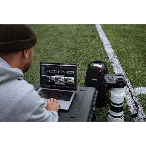 canon-r1-lifestyle_5.jpg