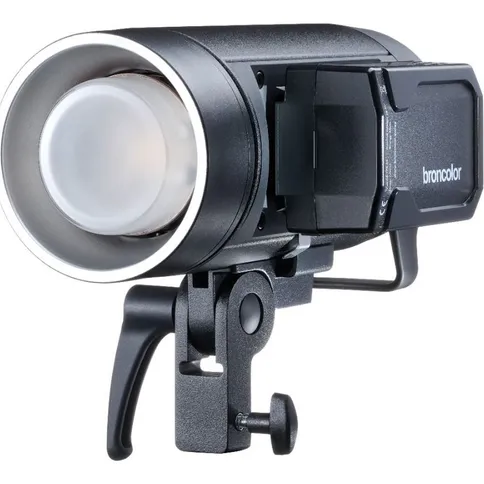 Broncolor-Pro-Kit-with-3-Stelos-800L_3.jpg
