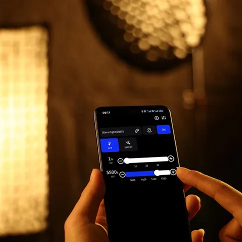 Ulanzi-120W-RGB-V-mount-Video-Light_5.jpg