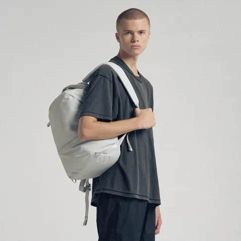 Urth-Arkose-20L-Backpack-grijs_5.jpg
