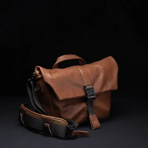 PILOT_ LEATHER TRAVEL CAMERA BAG 7L_3.webp