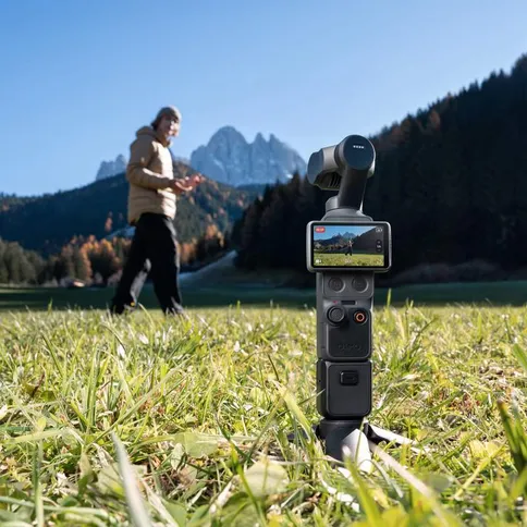 DJI_Osmo_Pocket_4_Feature_ActiveTrack_Hiking.jpg