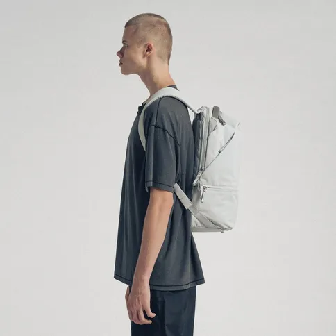 Urth-Arkose-20L-Backpack-grijs_6.jpg