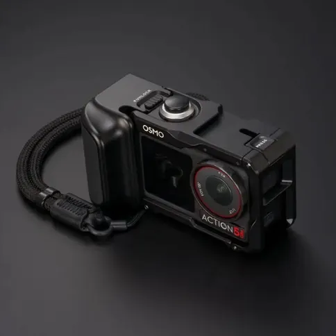 dji-osmo-action-5-pro-photography-grip-lifestyle.jpg