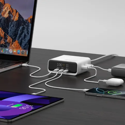 3_4smarts_desk_charger.jpg