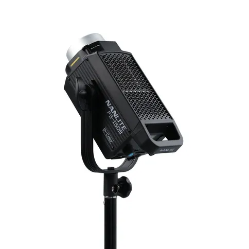 Nanlite-FS-150B-Bi-color-LED-Spot-Light_5.jpg