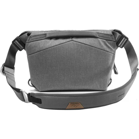 Peak_Design_Everyday_Sling_3L_v2_ash_03.jpg